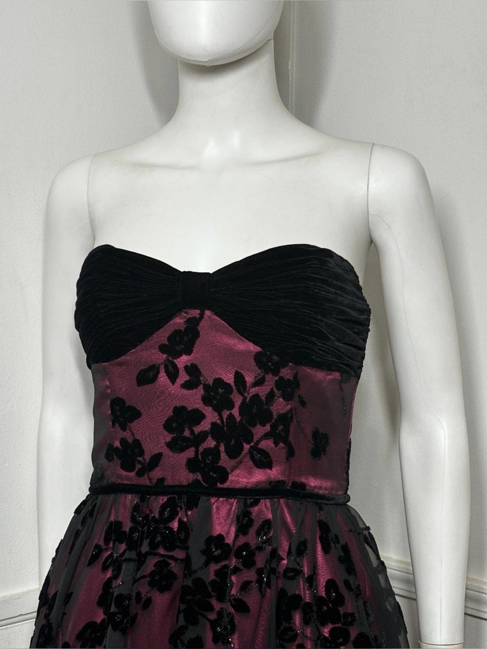 Betsey Johnson Velvet Floral Strapless Party Dress Size 2 Burgundy Black - Picture 5 of 9